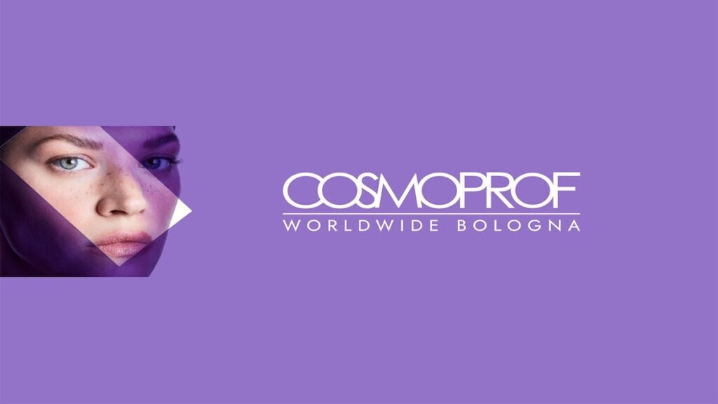 Offizielles Banner der Cosmoprof Worldwide Bologna 2025 in Violetttönen, mit modernem Gesichtsmotiv und Logo der internationalen Kosmetikmesse.